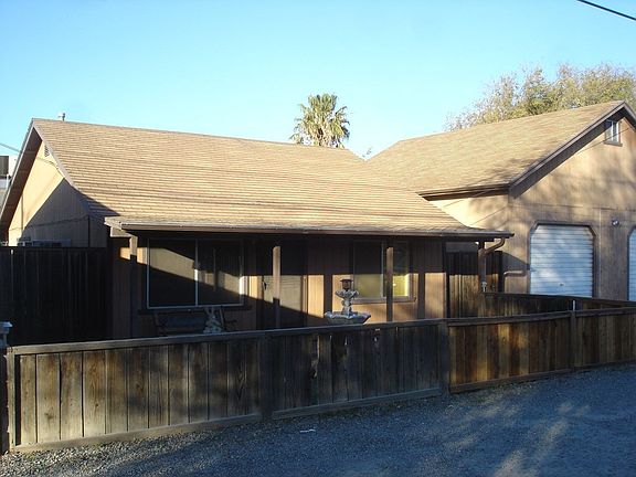 2nd image of 2816 Holly Dr