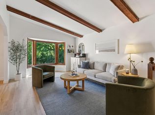 910 Penamint Ct, Chanhassen, MN 55317