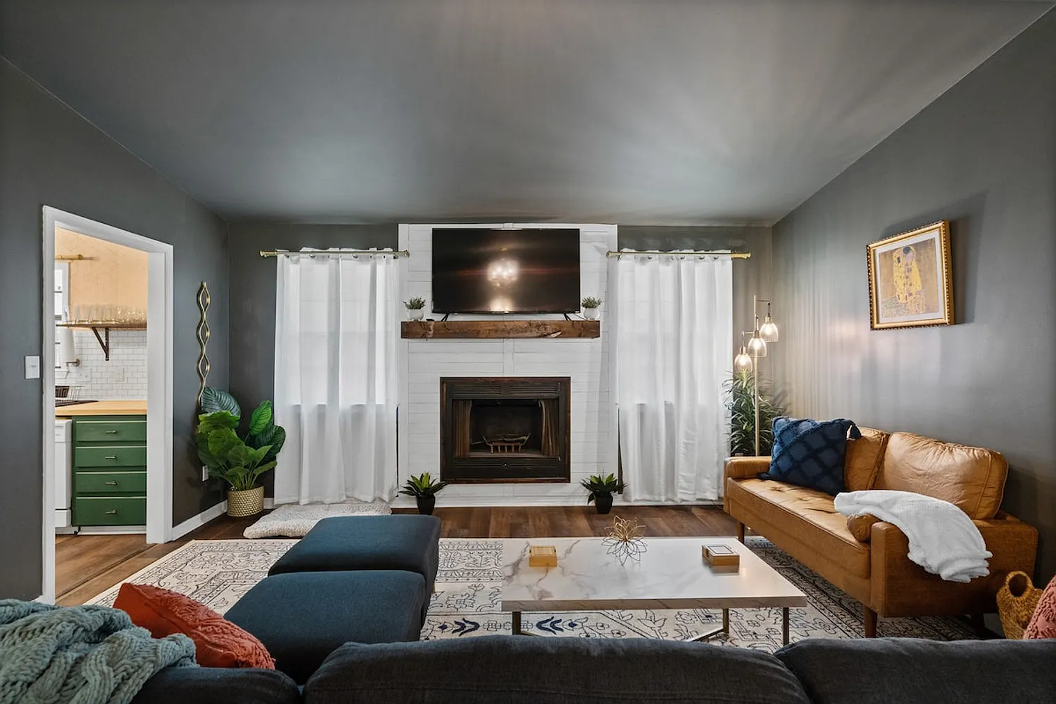 3 bed, 2.0 bath, $2,552 — Photo 2
