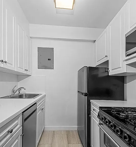 136 E 55th St #4N — Photo 4