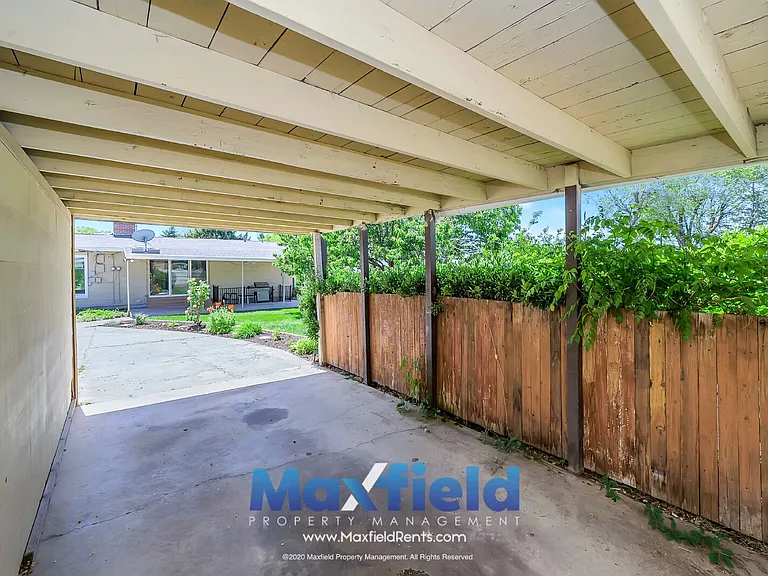 2139 E 1300 S — Photo 24