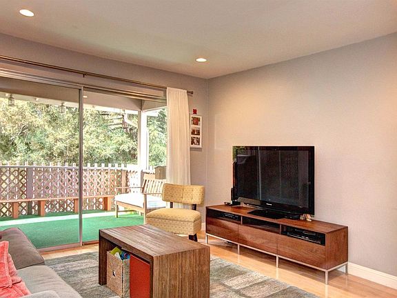 2nd image of 2323 Eastridge Ave APT 521