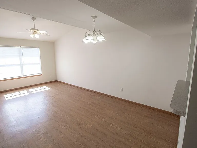1529 Bodie Dr — Photo 6