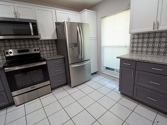 4th image of 325 Colony Lane #B