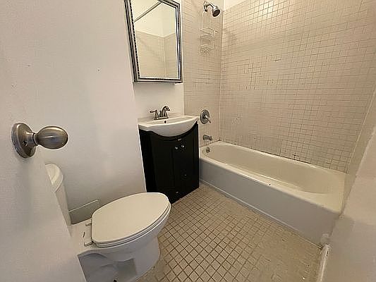 5th image of 266 W 22nd St APT 4
