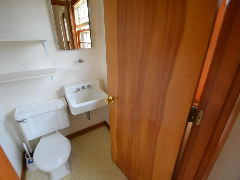 1111 Preston Dr — Photo 17