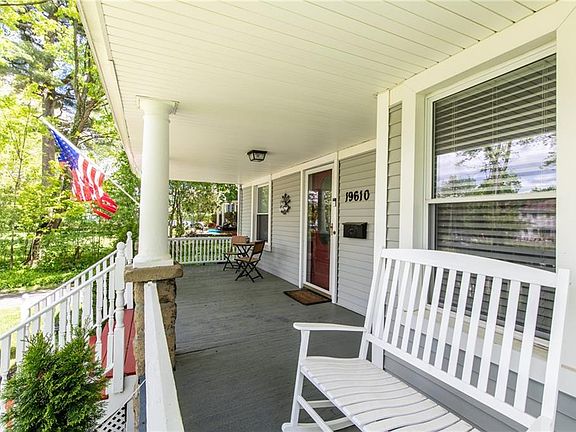 2nd image of 19610 Chagrin Blvd