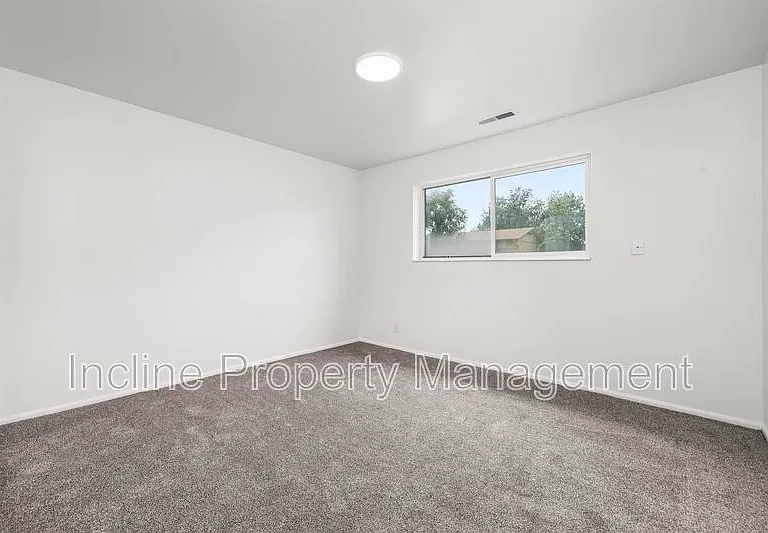 1069 S 80 E — Photo 9