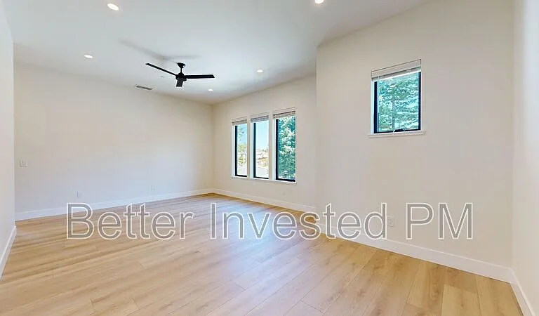 1900 Lyon Ct — Photo 4