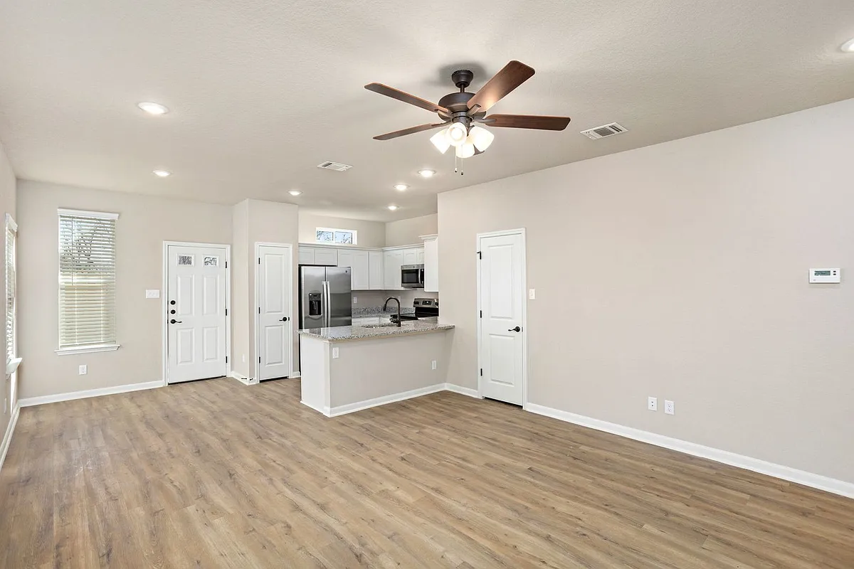 Building Photo - 815 Soria Pl #101