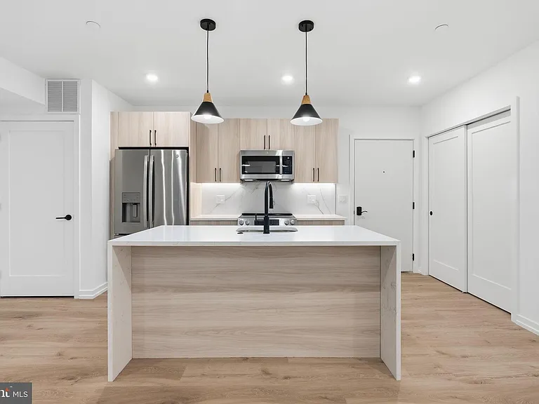 208 Vine St #3C — Photo 5