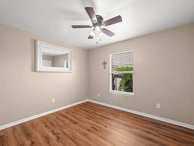 3903 Thunder Creek Dr — Photo 18
