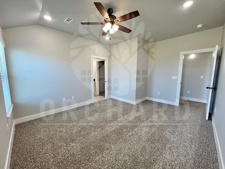 528 Bradford Dr — Photo 10