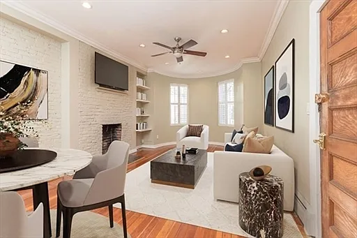2 bed, 1.0 bath, 1190 sqft, $4,850 — Photo 1