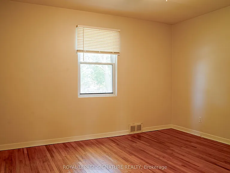 42 Kingsview Blvd — Photo 10