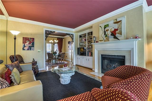 2nd image of 3055 Woodlawn Dr
