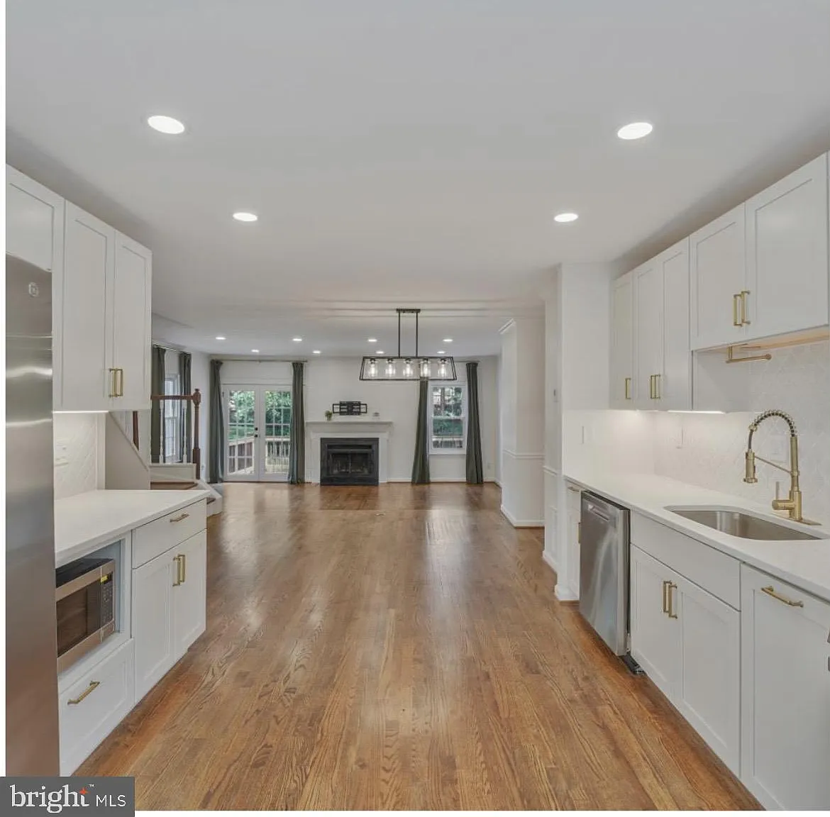 4 bed, 3.5 bath, 1440 sqft, $3,790 — Photo 2