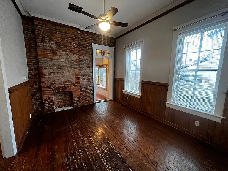 1327 E Washington St — Photo 15