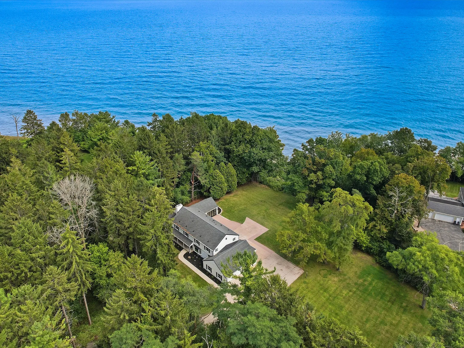 N Lake Shore Dr, Mequon — Photo 2
