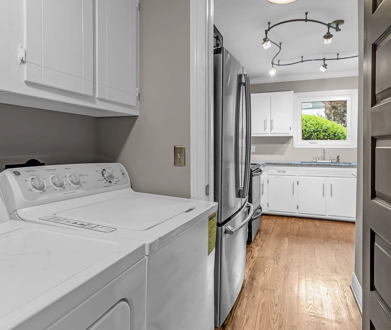 2 bed, 1.5 bath, 1144 sqft, $2,100 — Photo 4