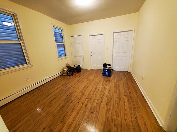 4th image of 148 S 10th St Floor 1
