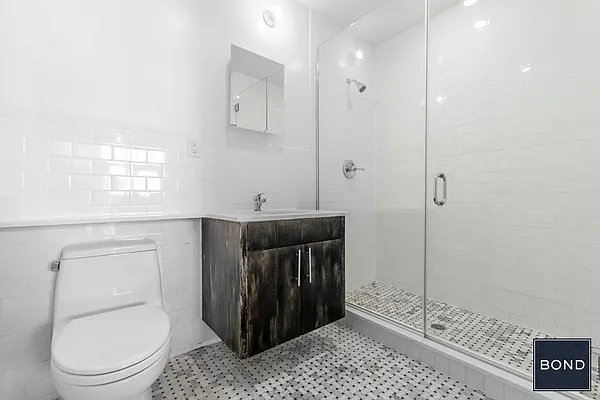 Rented by Bond New York | media 25