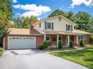 104 Underhill Rd, Hendersonville, NC 28792