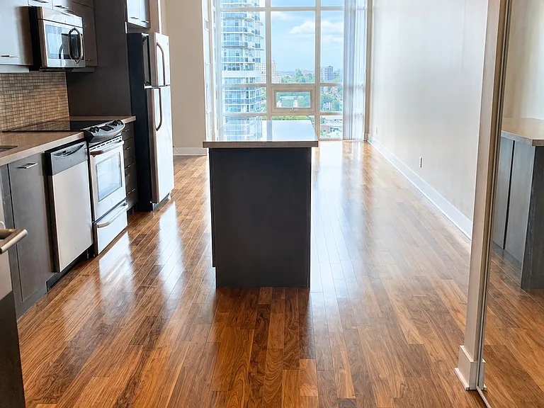 26 Norton Ave #809 — Photo 2