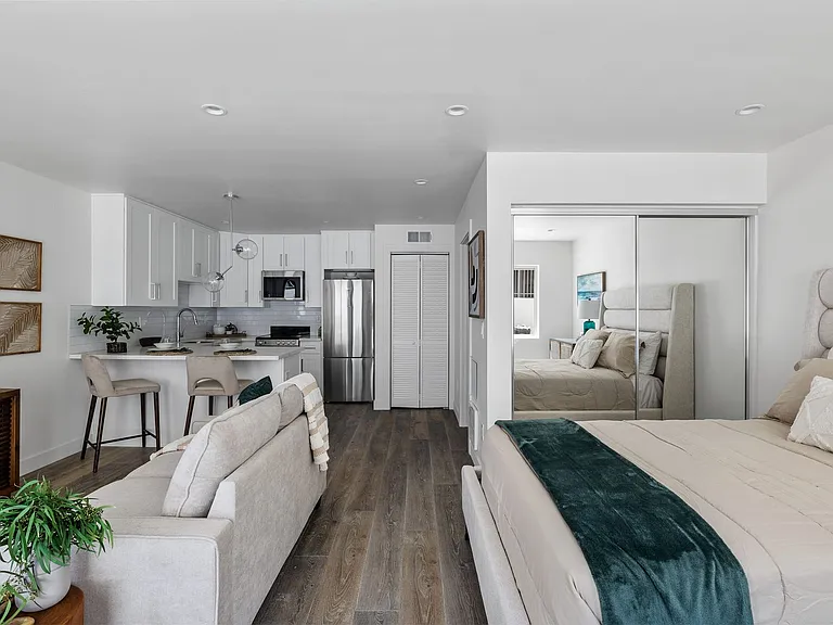 3450 Emerald (312 Calle Miramar LLC) — Photo 2