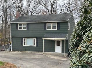 31 Allen Dr, Uncasville, CT 06382