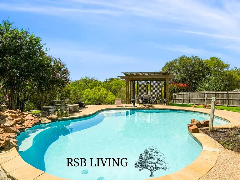 Falcon Ridge Dr — Photo 1