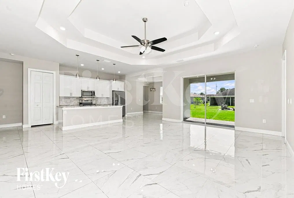 4 bed, 3.0 bath, 2357 sqft, $2,720 — Photo 3