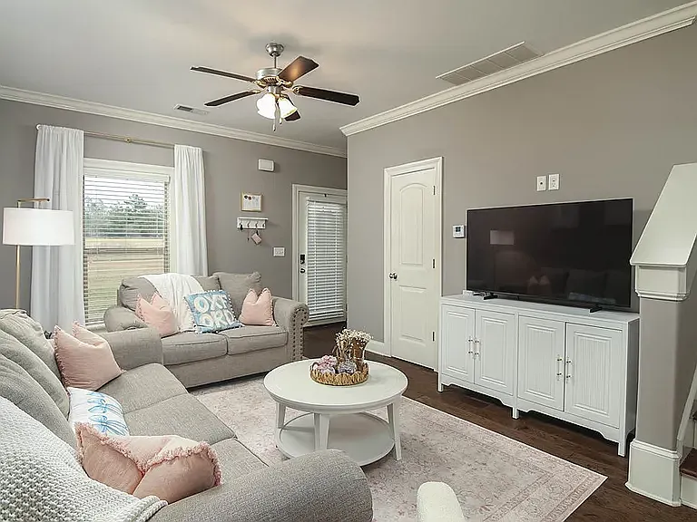 4 bed, 1888 sqft, $3,200 — Photo 2