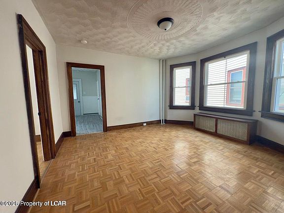 4th image of 1169 W Elm St