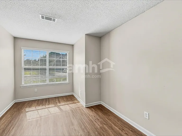 312 Othello Dr — Photo 7