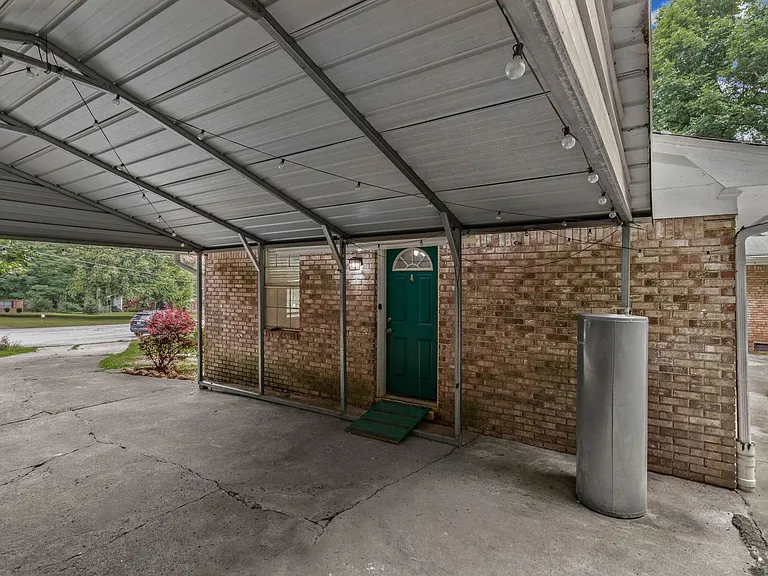 6096 Hillpine Dr — Photo 24
