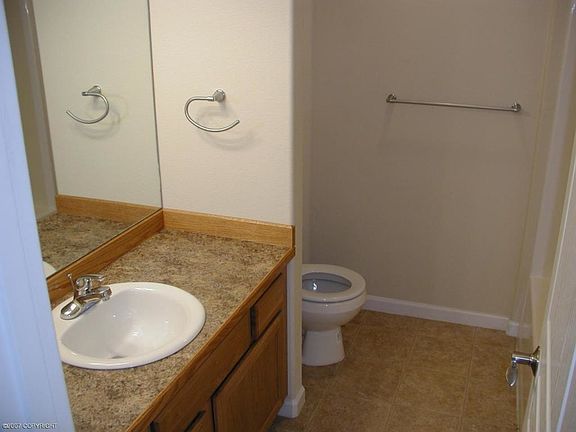 Full Bathroom Upstairs