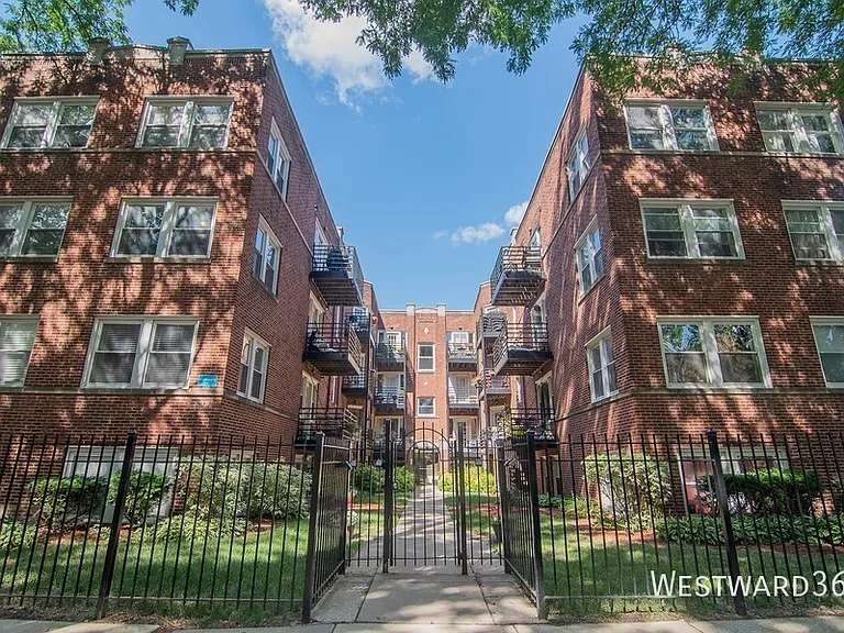 4330 N Sacramento Ave #2E — Photo 1