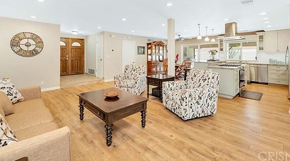 5th image of 10203 Petit Ave