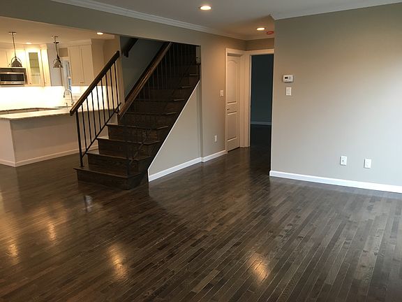 5th image of 110 Cleveland Pl
