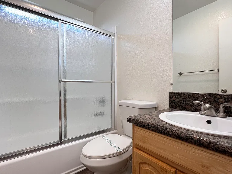 Florida Street Apartments — Photo 15