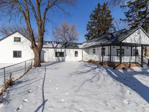 7604 N 2nd St, Machesney Park, IL 61115