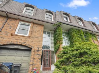 70 Upper Canada Dr #4, Toronto, ON M2P2A3