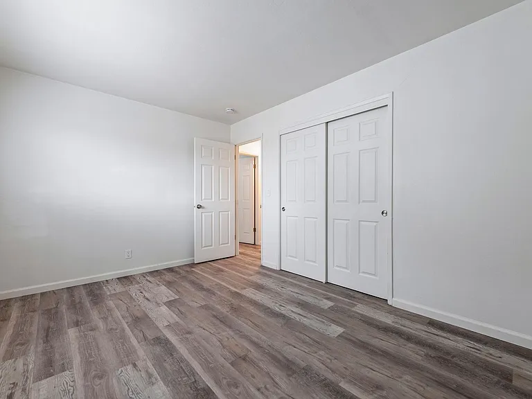 S. 9TH 67 — Photo 12