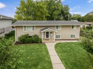 868 W 17th Ave, Oshkosh, WI 54902
