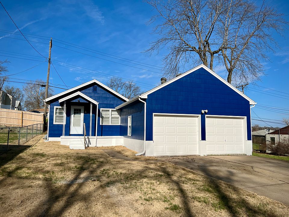 001_Little blue house