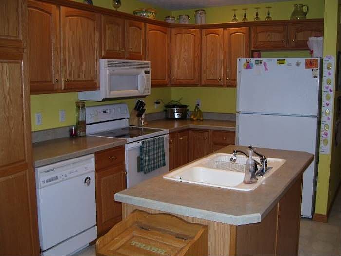 Gourmet kitchen