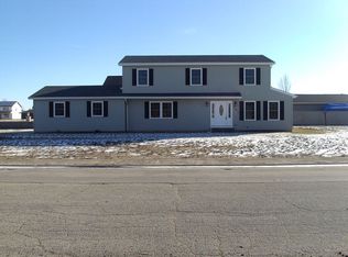 205 W Des Plaines St, Coal City, IL 60416