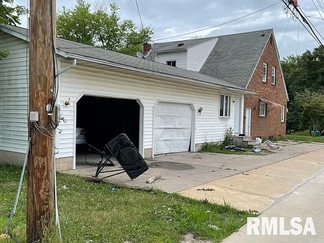 2nd image of 718 N Charles St