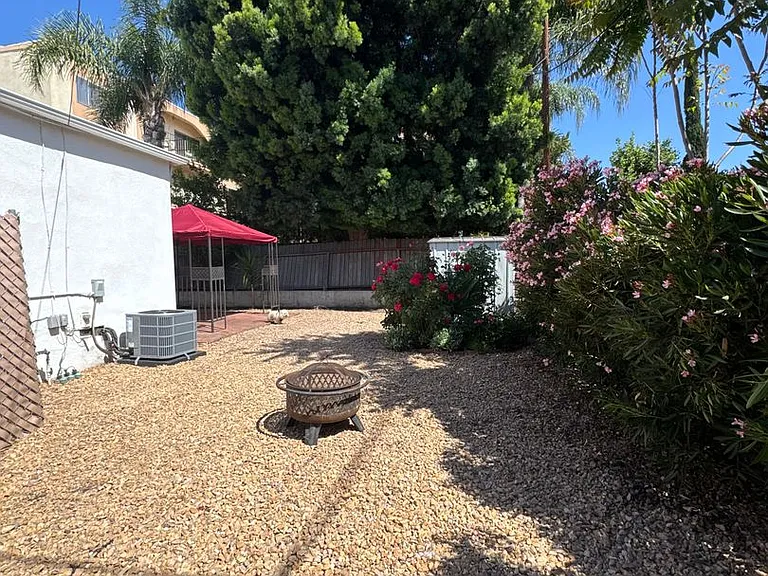 5016 Kester Ave — Photo 14